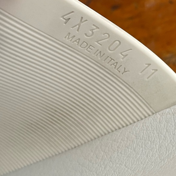 Prada Logo Embossed Poolside Slides Sandals Bianco-
Rossi US size 12 - Picture 9 of 10